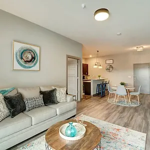 Huge 2 Bed 2 Bath Easy Ride To Nyc & Parking Apartment
